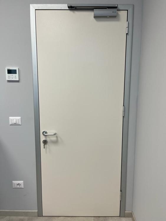 1000x750-2137_14965_324143 porte da interno edifici commerciali ar antincendio riminese