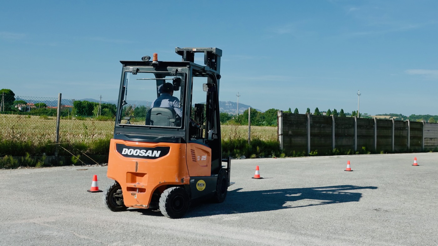DSC07267 corso muletti patentino carrello elevatore antincendio riminese